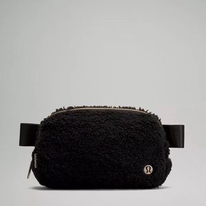 Lululemon Everywhere Fleece Belt Bag in Black